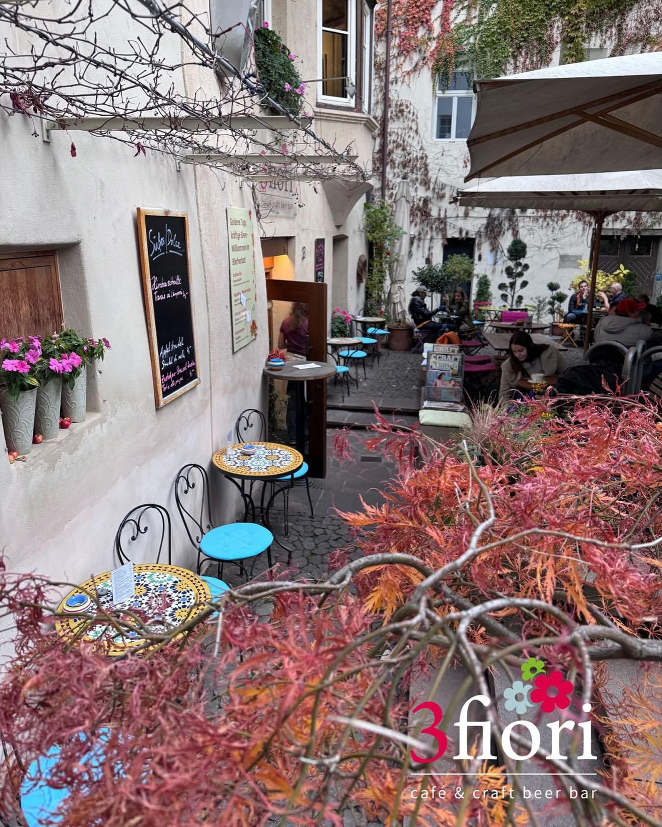 Heute | Oggi - Geöffnet | Aperto - 24:00h
.
.
.
.
#3fiori #3fioribeer #beerandsnacks #bestofbrixen #visitbrixen #brixneraltstadt #craftbeerbar #italianales #terrassenflair