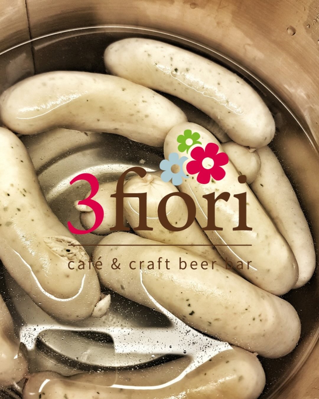 „Nur 100 m vom Weihnachtsmarkt! - A soli 100 metri dal mercatino di Natale!"
.
❗️ Würstl & Crauti
❗️ Würstl & insalate di patate
❗️Focaccine
.
#3fiori #3fioribeer #weisswurstbrunch #würstl #focacciaburger #focaccine #beerandsnacks #brixneraltstadt #visitbrixen