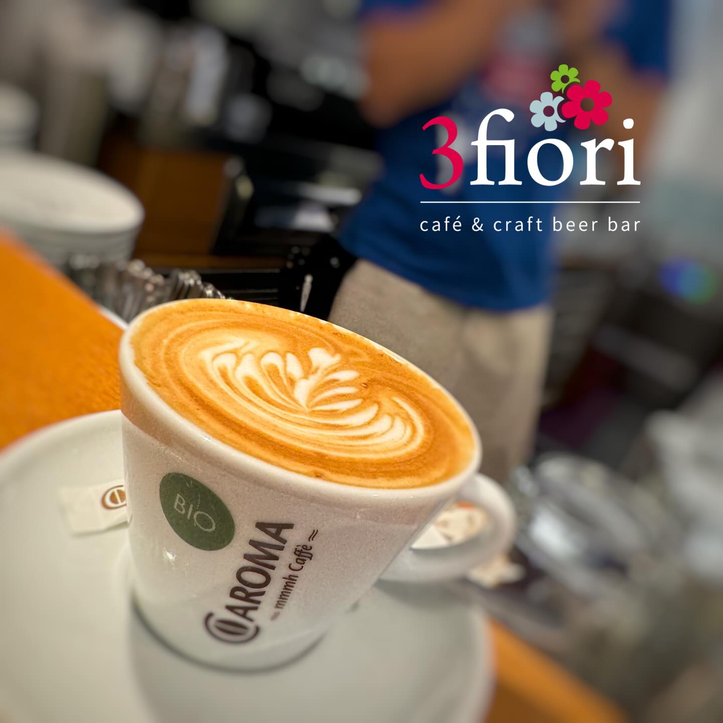 Good coffee, good vibes ☕️❤️
.
.
👉 „Link in Bio for more infos!“
.
.
#3fiori #caroma_coffeeroastery #coffeeandcake #visitbrixen #bestcoffeeintown