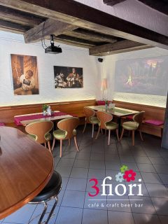 3fiori - 1. Stock - Platz für bis zu 30 Personen
.
.
👉 „Link in Bio für mehr Infos!“
.
#3fiori #beerandsnacks #olympia2026 #visitbrixen #italiancraftbeer